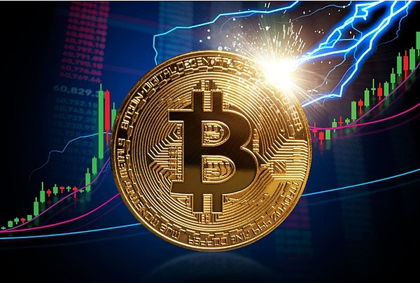 Coinbase的转型困局：当ETF这把双刃剑遇上疲软的加密市场